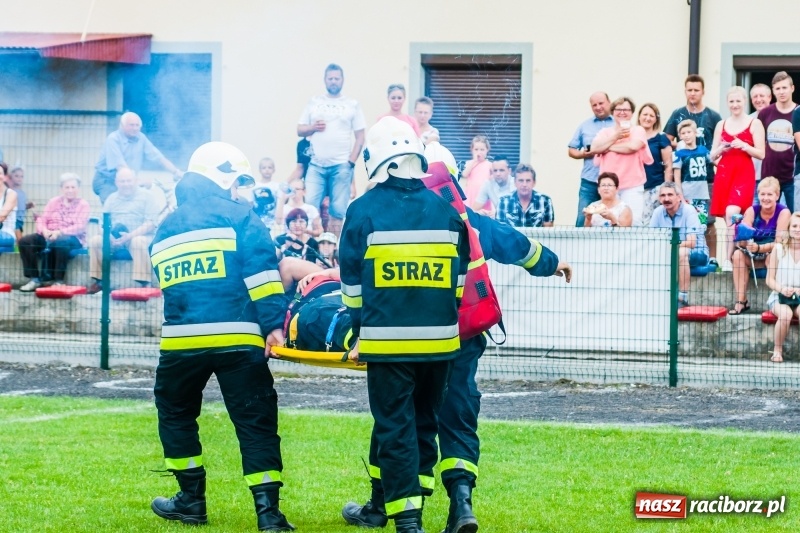 Zdjęcie w galerii na portalu naszraciborz.pl: Mamusie kontra Mamy. Drugi dzień festynu rodzinnego w Tworkowie wiadomości z regionu