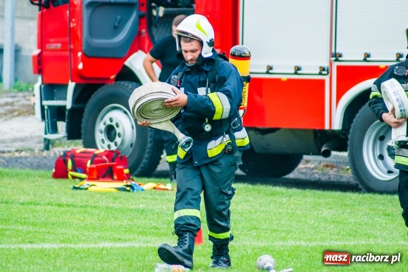 Zdjęcie w galerii na portalu naszraciborz.pl: Mamusie kontra Mamy. Drugi dzień festynu rodzinnego w Tworkowie wiadomości z regionu