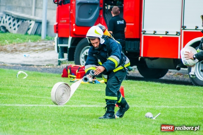 Zdjęcie w galerii na portalu naszraciborz.pl: Mamusie kontra Mamy. Drugi dzień festynu rodzinnego w Tworkowie wiadomości z regionu