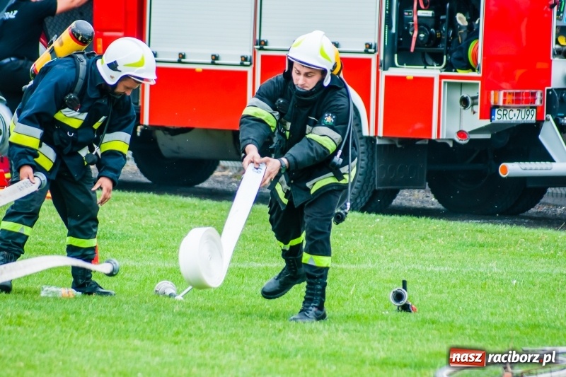 Zdjęcie w galerii na portalu naszraciborz.pl: Mamusie kontra Mamy. Drugi dzień festynu rodzinnego w Tworkowie wiadomości z regionu