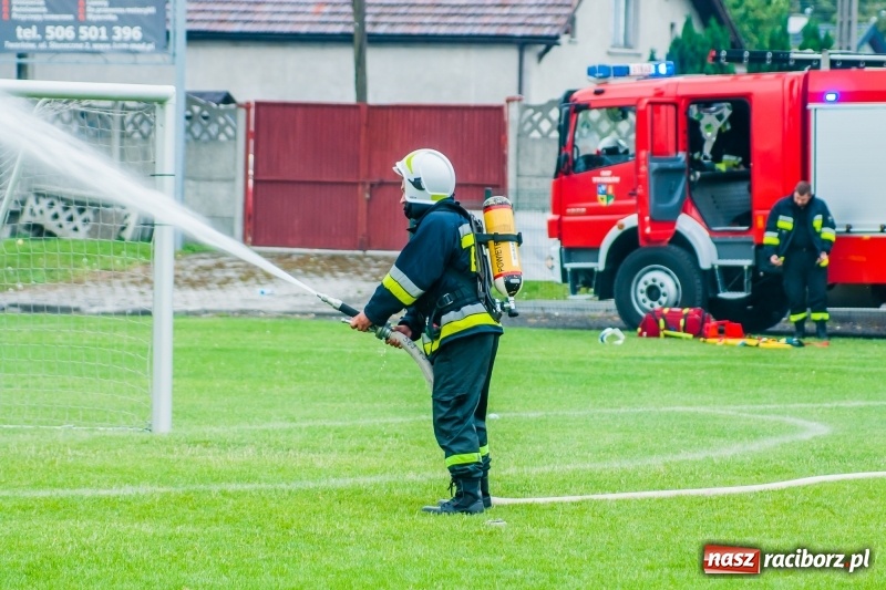 Zdjęcie w galerii na portalu naszraciborz.pl: Mamusie kontra Mamy. Drugi dzień festynu rodzinnego w Tworkowie wiadomości z regionu