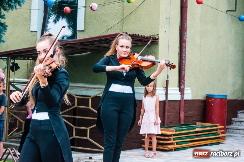 Zdjęcie w galerii na portalu naszraciborz.pl: Kabaret Kałasznikof wywoływał salwy śmiechu w Borucinie wiadomości z regionu