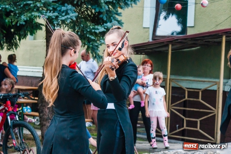 Zdjęcie w galerii na portalu naszraciborz.pl: Kabaret Kałasznikof wywoływał salwy śmiechu w Borucinie wiadomości z regionu