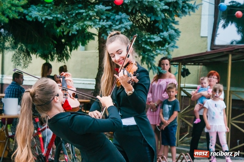 Zdjęcie w galerii na portalu naszraciborz.pl: Kabaret Kałasznikof wywoływał salwy śmiechu w Borucinie wiadomości z regionu