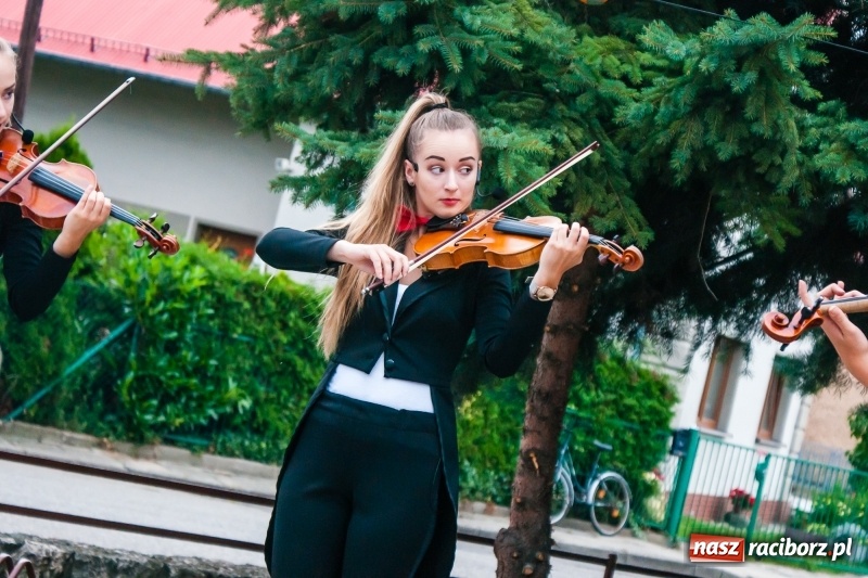 Zdjęcie w galerii na portalu naszraciborz.pl: Kabaret Kałasznikof wywoływał salwy śmiechu w Borucinie wiadomości z regionu