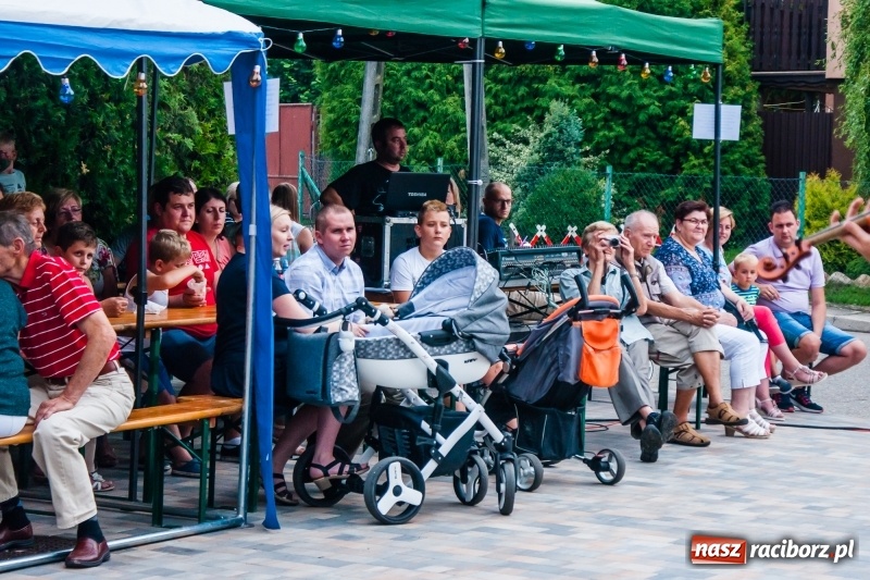 Zdjęcie w galerii na portalu naszraciborz.pl: Kabaret Kałasznikof wywoływał salwy śmiechu w Borucinie wiadomości z regionu