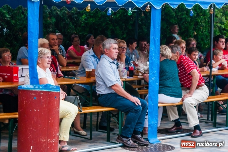 Zdjęcie w galerii na portalu naszraciborz.pl: Kabaret Kałasznikof wywoływał salwy śmiechu w Borucinie wiadomości z regionu
