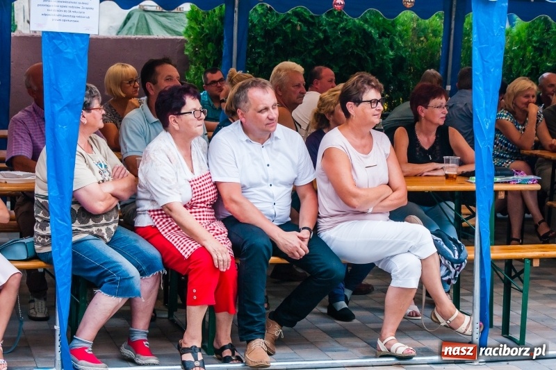 Zdjęcie w galerii na portalu naszraciborz.pl: Kabaret Kałasznikof wywoływał salwy śmiechu w Borucinie wiadomości z regionu