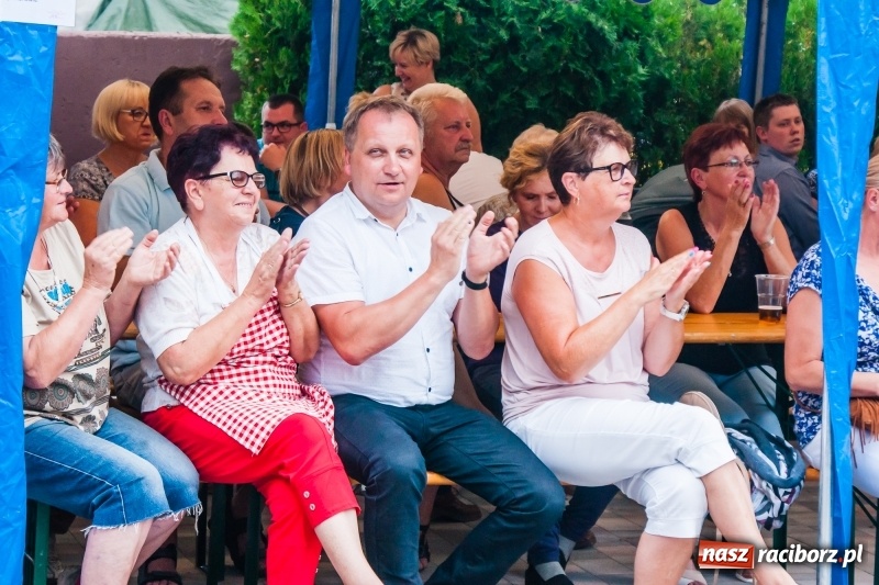 Zdjęcie w galerii na portalu naszraciborz.pl: Kabaret Kałasznikof wywoływał salwy śmiechu w Borucinie wiadomości z regionu