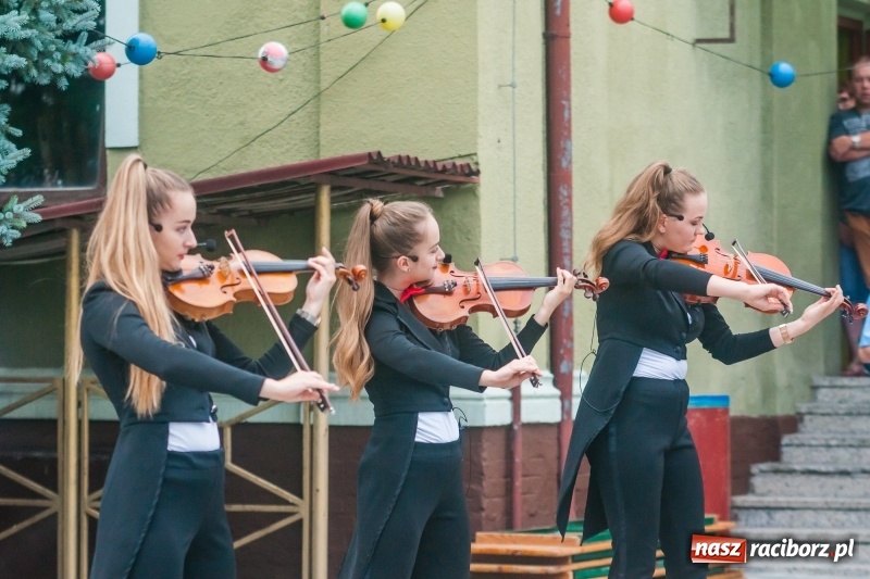 Zdjęcie w galerii na portalu naszraciborz.pl: Kabaret Kałasznikof wywoływał salwy śmiechu w Borucinie wiadomości z regionu
