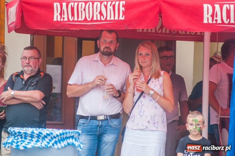 Zdjęcie w galerii na portalu naszraciborz.pl: Kabaret Kałasznikof wywoływał salwy śmiechu w Borucinie wiadomości z regionu