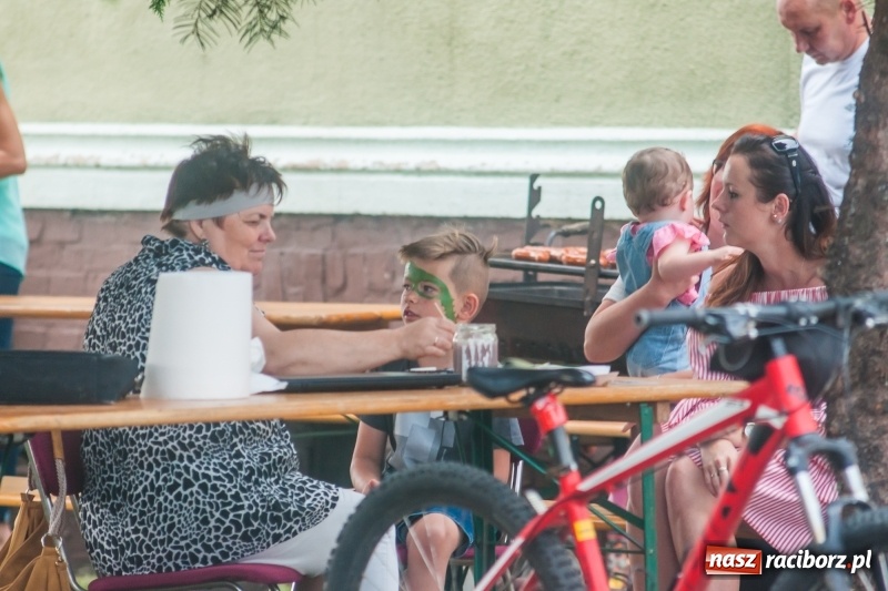 Zdjęcie w galerii na portalu naszraciborz.pl: Kabaret Kałasznikof wywoływał salwy śmiechu w Borucinie wiadomości z regionu