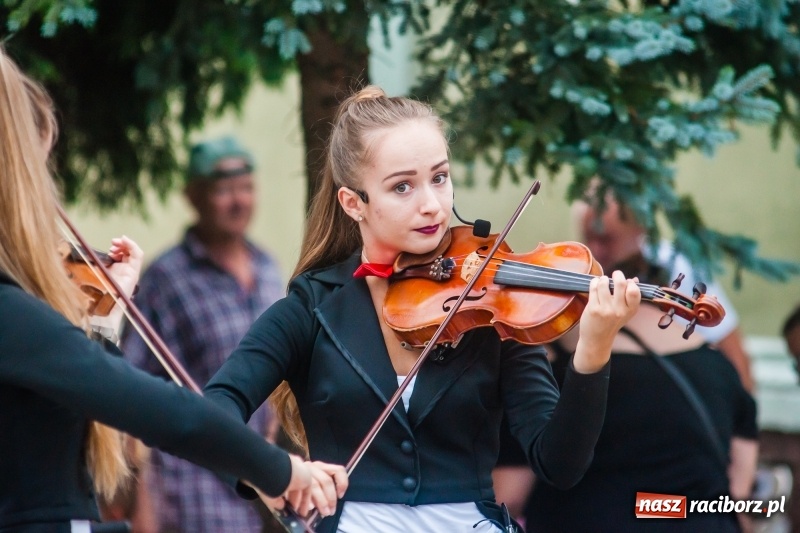 Zdjęcie w galerii na portalu naszraciborz.pl: Kabaret Kałasznikof wywoływał salwy śmiechu w Borucinie wiadomości z regionu