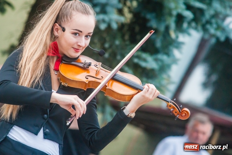 Zdjęcie w galerii na portalu naszraciborz.pl: Kabaret Kałasznikof wywoływał salwy śmiechu w Borucinie wiadomości z regionu