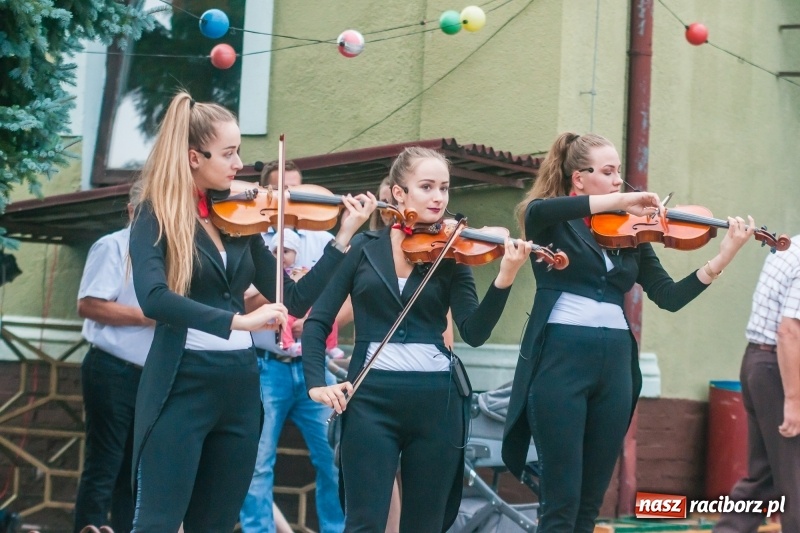 Zdjęcie w galerii na portalu naszraciborz.pl: Kabaret Kałasznikof wywoływał salwy śmiechu w Borucinie wiadomości z regionu