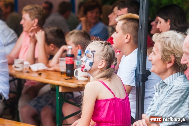 Zdjęcie w galerii na portalu naszraciborz.pl: Kabaret Kałasznikof wywoływał salwy śmiechu w Borucinie wiadomości z regionu