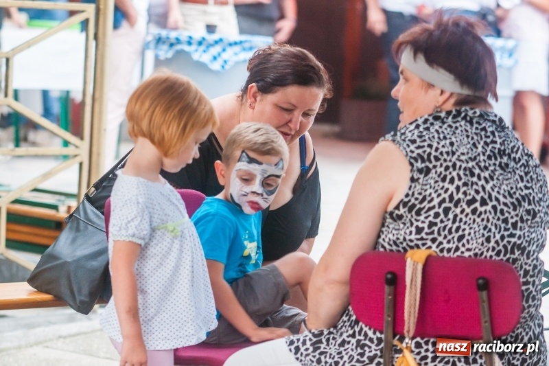 Zdjęcie w galerii na portalu naszraciborz.pl: Kabaret Kałasznikof wywoływał salwy śmiechu w Borucinie wiadomości z regionu