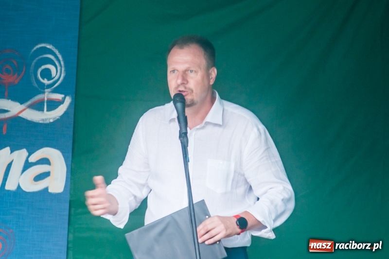 Zdjęcie w galerii na portalu naszraciborz.pl: Kabaret Kałasznikof wywoływał salwy śmiechu w Borucinie wiadomości z regionu