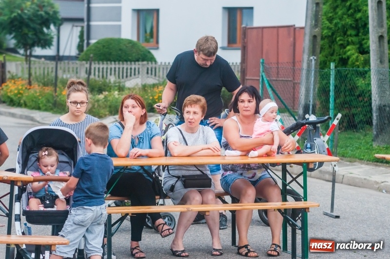 Zdjęcie w galerii na portalu naszraciborz.pl: Kabaret Kałasznikof wywoływał salwy śmiechu w Borucinie wiadomości z regionu