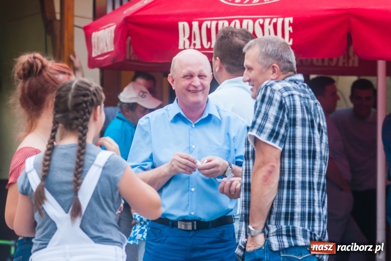 Zdjęcie w galerii na portalu naszraciborz.pl: Kabaret Kałasznikof wywoływał salwy śmiechu w Borucinie wiadomości z regionu