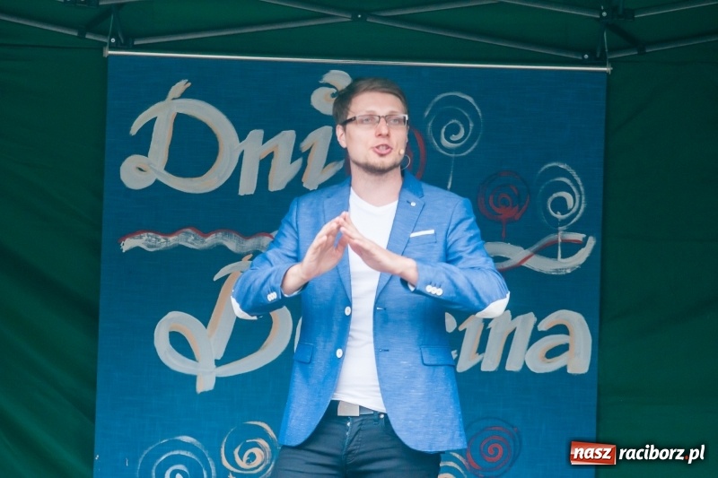 Zdjęcie w galerii na portalu naszraciborz.pl: Kabaret Kałasznikof wywoływał salwy śmiechu w Borucinie wiadomości z regionu