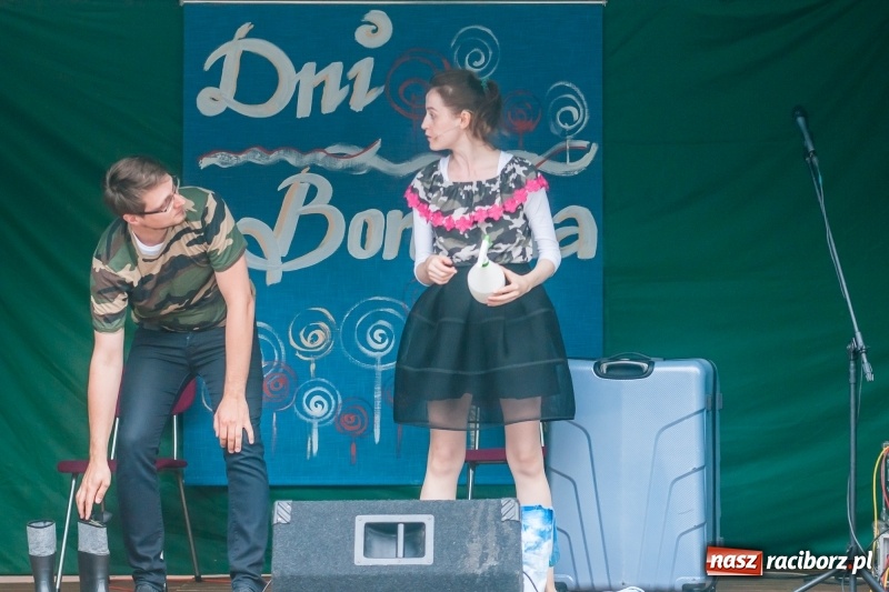 Zdjęcie w galerii na portalu naszraciborz.pl: Kabaret Kałasznikof wywoływał salwy śmiechu w Borucinie wiadomości z regionu