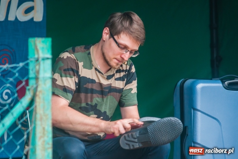 Zdjęcie w galerii na portalu naszraciborz.pl: Kabaret Kałasznikof wywoływał salwy śmiechu w Borucinie wiadomości z regionu