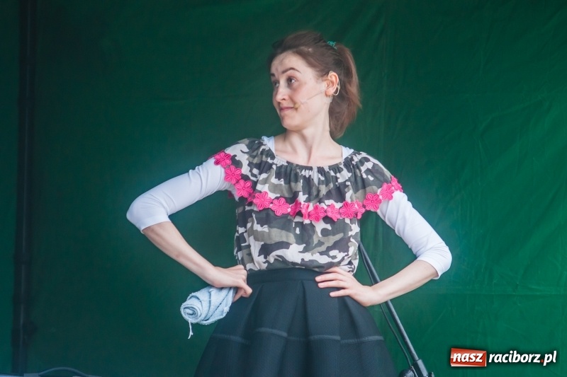 Zdjęcie w galerii na portalu naszraciborz.pl: Kabaret Kałasznikof wywoływał salwy śmiechu w Borucinie wiadomości z regionu