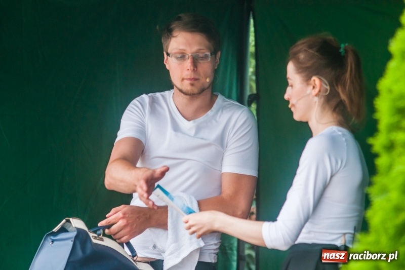 Zdjęcie w galerii na portalu naszraciborz.pl: Kabaret Kałasznikof wywoływał salwy śmiechu w Borucinie wiadomości z regionu