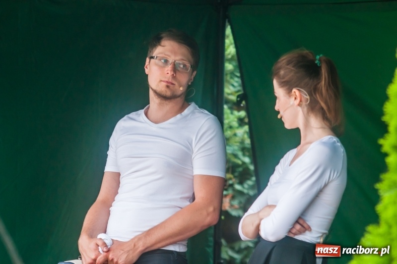 Zdjęcie w galerii na portalu naszraciborz.pl: Kabaret Kałasznikof wywoływał salwy śmiechu w Borucinie wiadomości z regionu