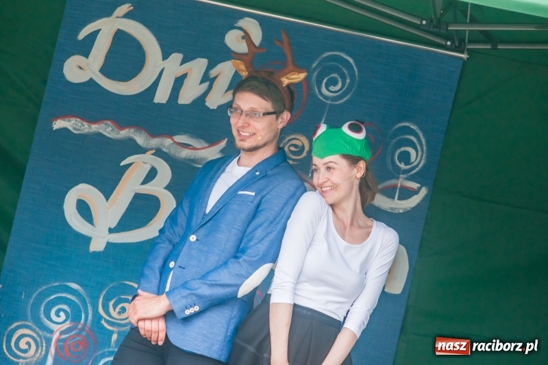 Zdjęcie w galerii na portalu naszraciborz.pl: Kabaret Kałasznikof wywoływał salwy śmiechu w Borucinie wiadomości z regionu