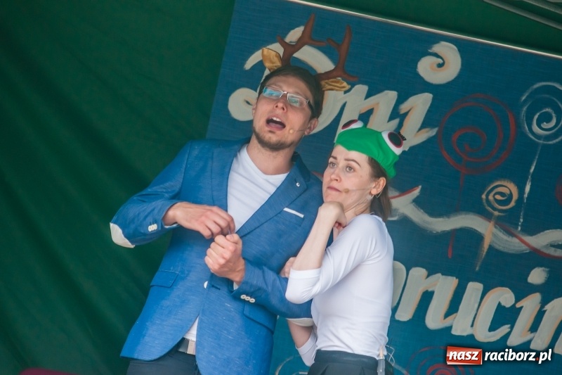 Zdjęcie w galerii na portalu naszraciborz.pl: Kabaret Kałasznikof wywoływał salwy śmiechu w Borucinie wiadomości z regionu