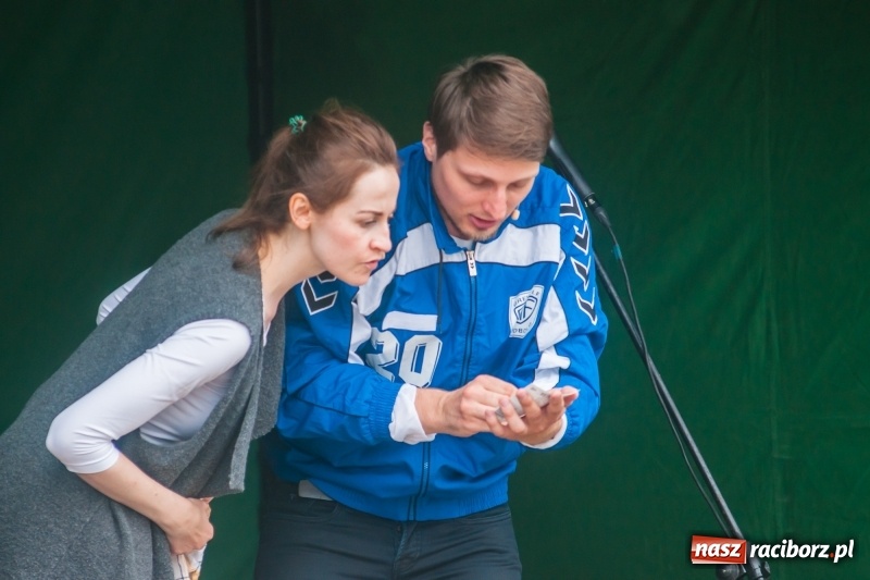 Zdjęcie w galerii na portalu naszraciborz.pl: Kabaret Kałasznikof wywoływał salwy śmiechu w Borucinie wiadomości z regionu