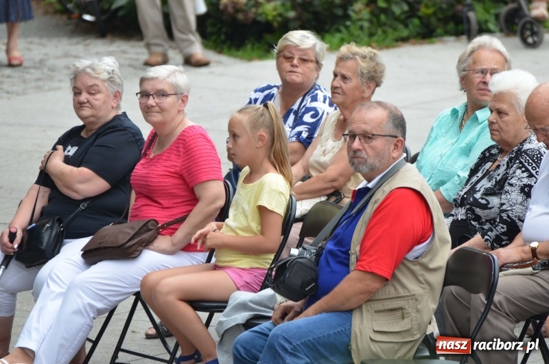 Zdjęcie w galerii na portalu naszraciborz.pl: Od Bacha do Beatlesów. Orkiestra RCK koncertowała w parku Roth wiadomości z regionu