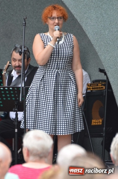 Zdjęcie w galerii na portalu naszraciborz.pl: Od Bacha do Beatlesów. Orkiestra RCK koncertowała w parku Roth wiadomości z regionu