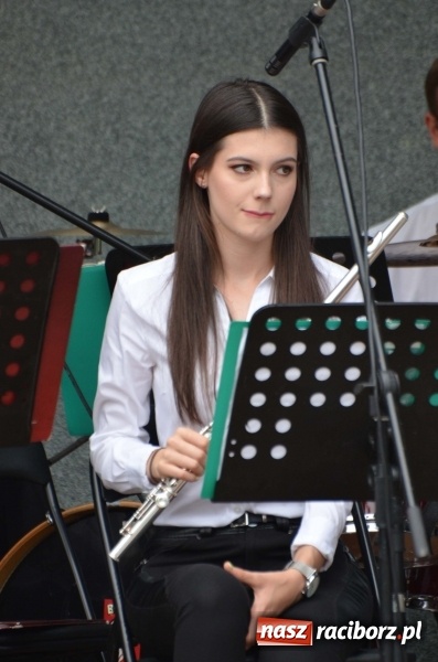 Zdjęcie w galerii na portalu naszraciborz.pl: Od Bacha do Beatlesów. Orkiestra RCK koncertowała w parku Roth wiadomości z regionu