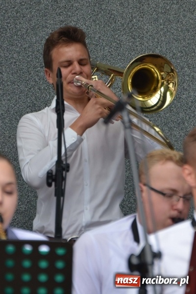 Zdjęcie w galerii na portalu naszraciborz.pl: Od Bacha do Beatlesów. Orkiestra RCK koncertowała w parku Roth wiadomości z regionu