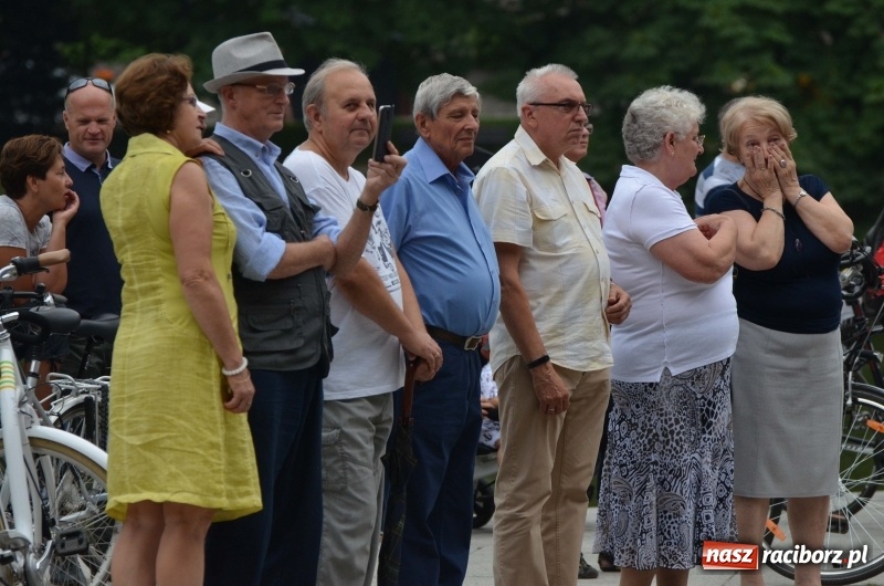 Zdjęcie w galerii na portalu naszraciborz.pl: Od Bacha do Beatlesów. Orkiestra RCK koncertowała w parku Roth wiadomości z regionu