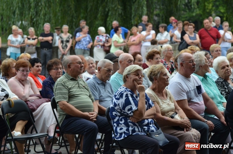 Zdjęcie w galerii na portalu naszraciborz.pl: Od Bacha do Beatlesów. Orkiestra RCK koncertowała w parku Roth wiadomości z regionu