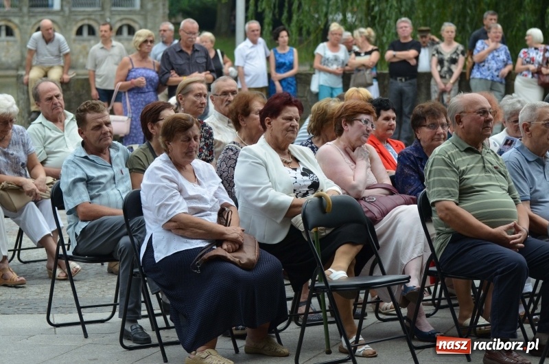 Zdjęcie w galerii na portalu naszraciborz.pl: Od Bacha do Beatlesów. Orkiestra RCK koncertowała w parku Roth wiadomości z regionu