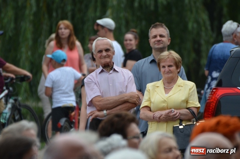 Zdjęcie w galerii na portalu naszraciborz.pl: Od Bacha do Beatlesów. Orkiestra RCK koncertowała w parku Roth wiadomości z regionu