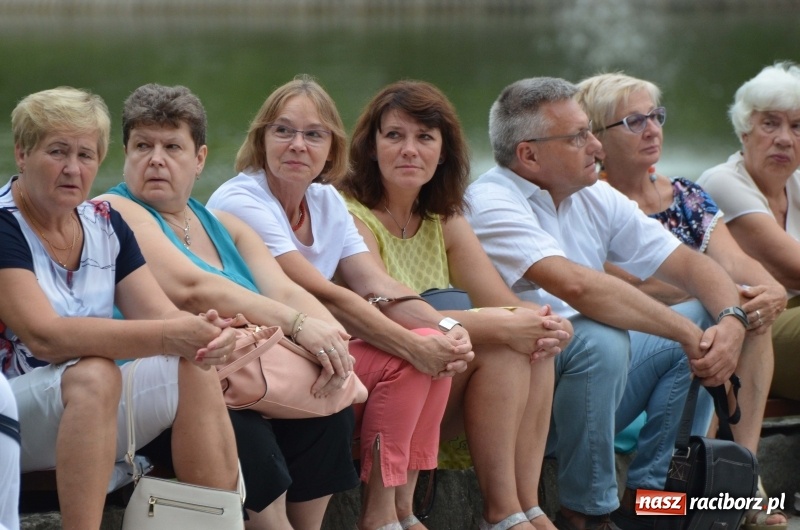 Zdjęcie w galerii na portalu naszraciborz.pl: Od Bacha do Beatlesów. Orkiestra RCK koncertowała w parku Roth wiadomości z regionu