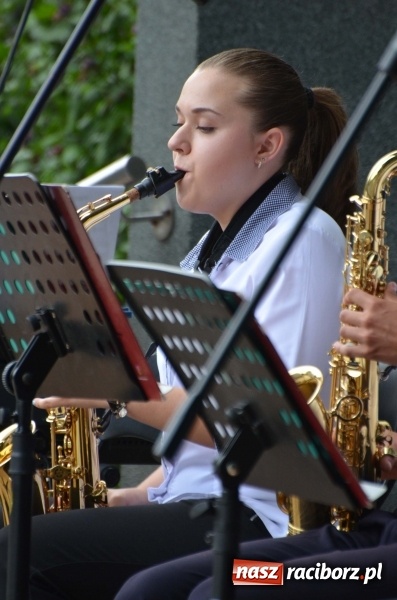 Zdjęcie w galerii na portalu naszraciborz.pl: Od Bacha do Beatlesów. Orkiestra RCK koncertowała w parku Roth wiadomości z regionu