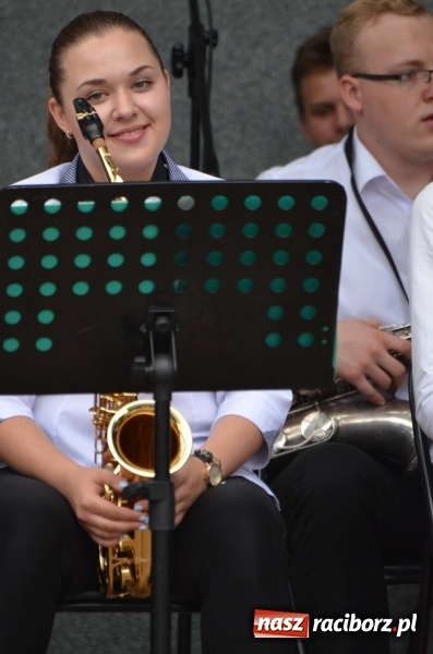 Zdjęcie w galerii na portalu naszraciborz.pl: Od Bacha do Beatlesów. Orkiestra RCK koncertowała w parku Roth wiadomości z regionu