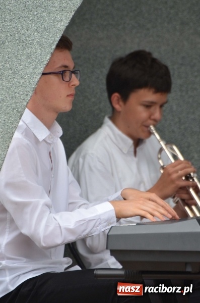 Zdjęcie w galerii na portalu naszraciborz.pl: Od Bacha do Beatlesów. Orkiestra RCK koncertowała w parku Roth wiadomości z regionu