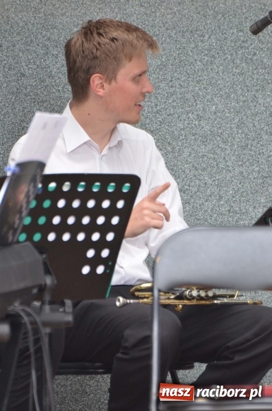 Zdjęcie w galerii na portalu naszraciborz.pl: Od Bacha do Beatlesów. Orkiestra RCK koncertowała w parku Roth wiadomości z regionu