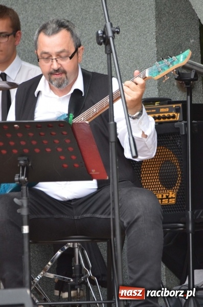 Zdjęcie w galerii na portalu naszraciborz.pl: Od Bacha do Beatlesów. Orkiestra RCK koncertowała w parku Roth wiadomości z regionu