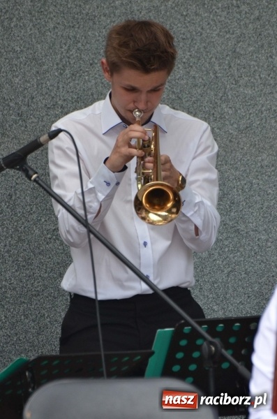 Zdjęcie w galerii na portalu naszraciborz.pl: Od Bacha do Beatlesów. Orkiestra RCK koncertowała w parku Roth wiadomości z regionu