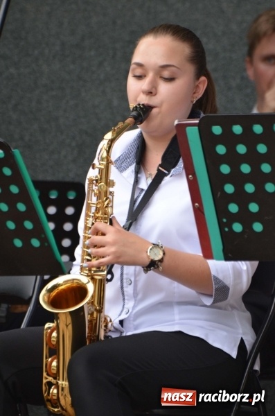 Zdjęcie w galerii na portalu naszraciborz.pl: Od Bacha do Beatlesów. Orkiestra RCK koncertowała w parku Roth wiadomości z regionu