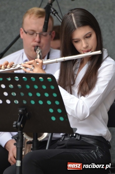 Zdjęcie w galerii na portalu naszraciborz.pl: Od Bacha do Beatlesów. Orkiestra RCK koncertowała w parku Roth wiadomości z regionu